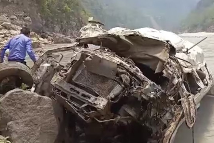 উত্তরাখণ্ডে খাদে পড়ে গেল গাড়ি, মৃত অন্তত ৮