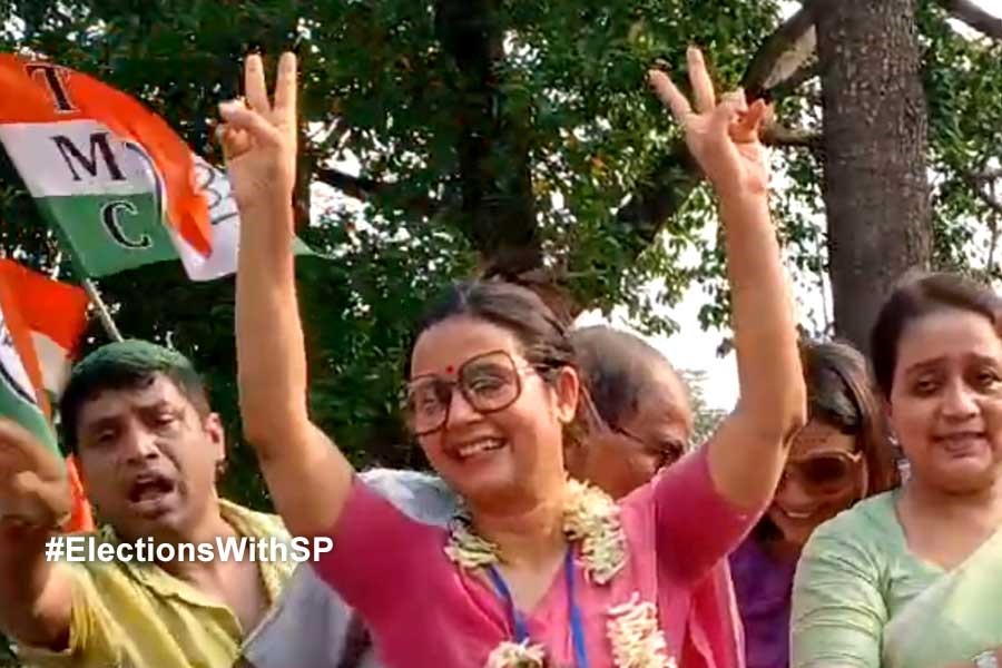 এথিক্স কমিটিতে ‘বহিষ্কার’ ফিরল ‘পুরস্কার’ হয়ে, লড়াই করে সংসদের রুদ্ধপথ খুললেন মহুয়া
