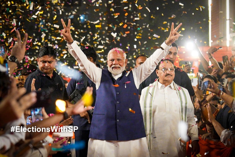 কুরসিতে তিনিই, শক্তি হারিয়ে সব দলকে সঙ্গে নিয়ে চলার বার্তা মোদির মুখে