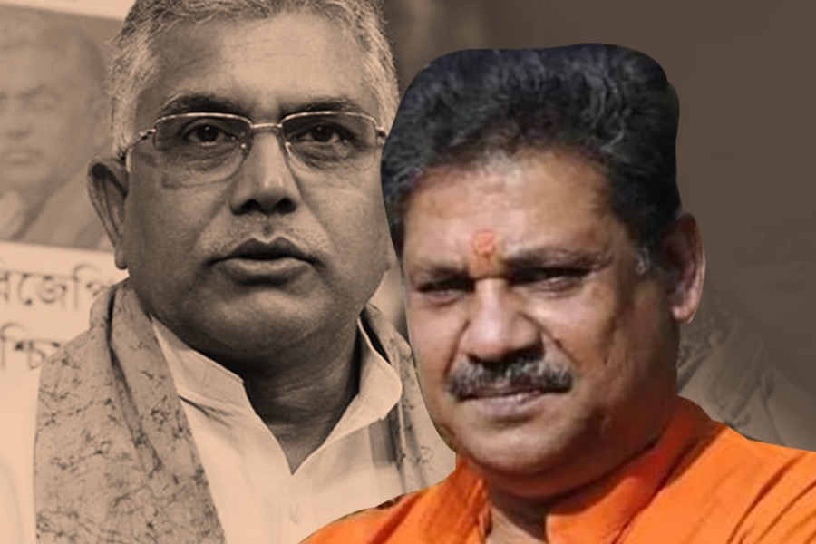 দিলীপ ঘোষ একটা অসভ্য! ফের প্রতিপক্ষকে নিয়ে বেফাঁস তৃণমূলের কীর্তি