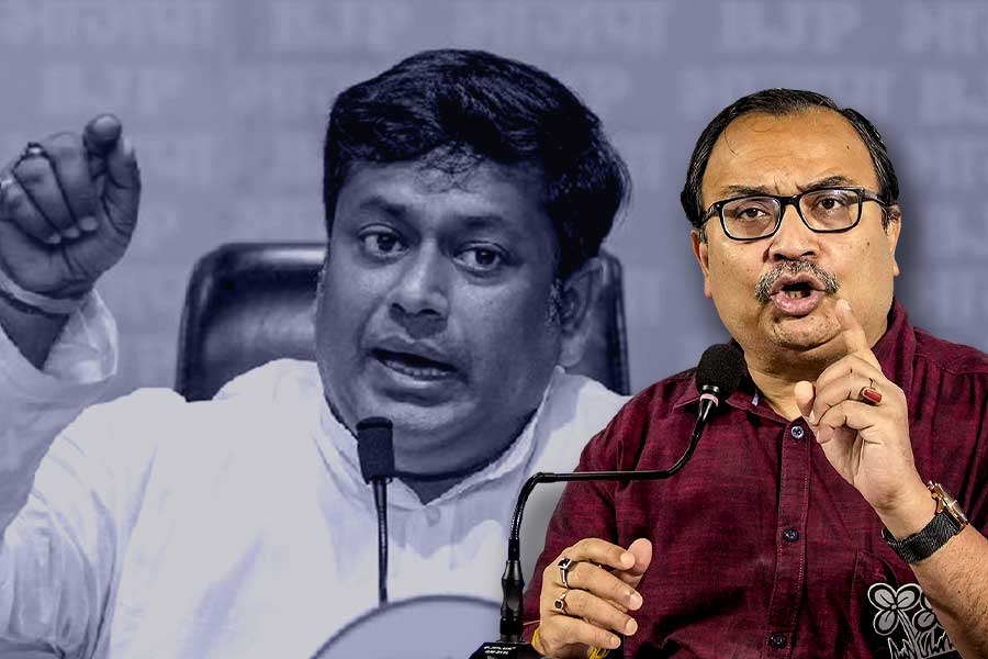 ‘চাপে পড়েই বাংলাকে টাকা,’ কেন্দ্রীয় প্রতিমন্ত্রীকে খোঁচা কুণাল ঘোষের