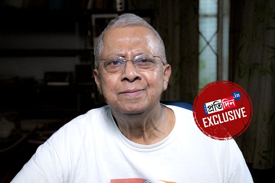 দিলীপ ঘোষ-শুভেন্দু অধিকারী থেকে কন্ডোম, ‘সিএএ পুরুষাঙ্গ’, বিস্ফোরক তথাগত রায়