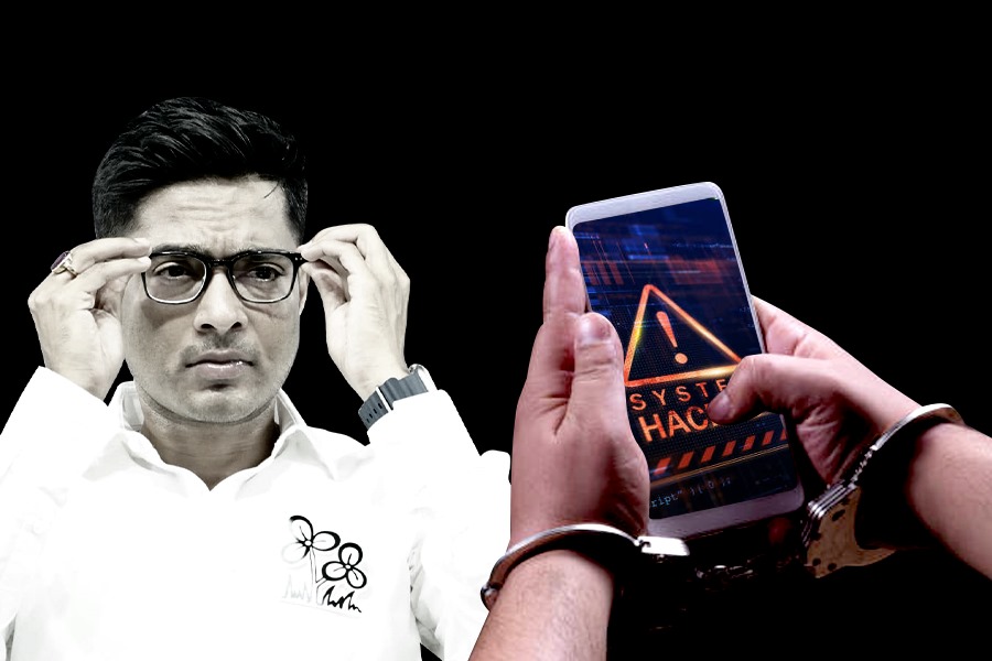 অভিষেকের নম্বর ‘ক্লোন’ করে ফোনে জমি নিয়ে কথা! দিল্লি থেকে ধৃত রূপান্তরকামী-সহ ২