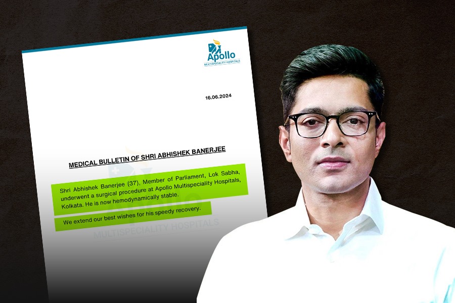 ‘বিরতি’ ঘোষণা করে হাসপাতালে ভর্তি হন অভিষেক, কারণ কী?