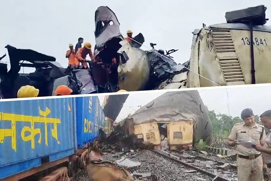 রক্তাক্ত রাঙাপানি! শিয়ালদহে ‘ফিরছে’ লাইনচ্যুত কাঞ্চনজঙ্ঘা এক্সপ্রেস