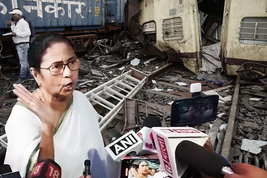 কেন্দ্রের ‘গাফিলতিতে’ই বেহাল রেল, উত্তরবঙ্গ মেডিক্যালে দাঁড়িয়ে আক্রমণ মুখ্যমন্ত্রীর