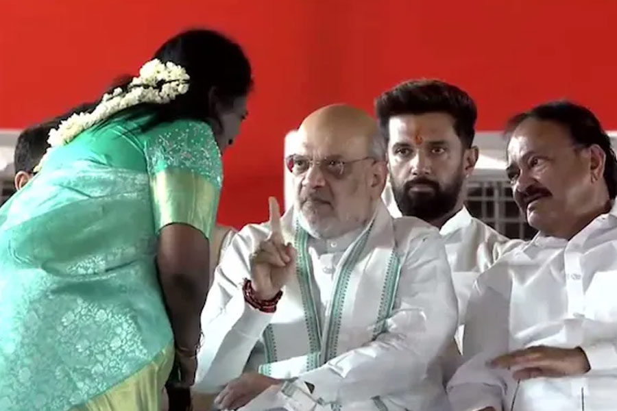 প্রকাশ্যেই বিজেপি নেত্রীকে শাসানি শাহর! কী হয়েছিল সেদিন, এবার মুখ খুললেন সৌন্দরারাজন
