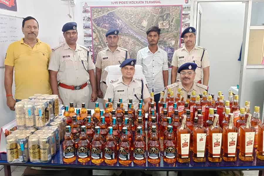 Two held in a bid to smuggle liquor to Bihar
