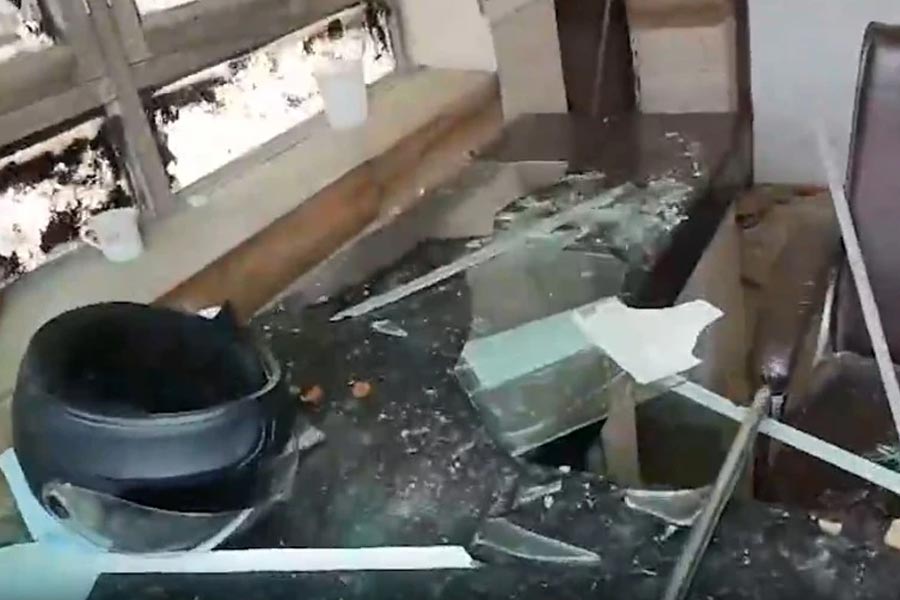 তেষ্টায় হাহাকার দিল্লিবাসীর, জলসংকটের প্রতিবাদে জল বোর্ডে ভাঙচুর বিজেপি মহিলা মোর্চার