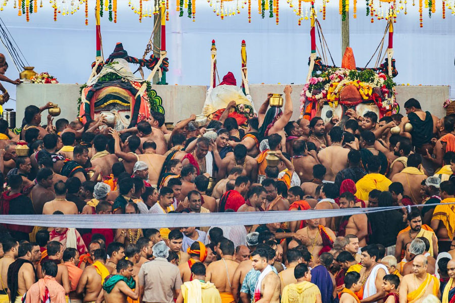 পুরীতে মহাসমারোহে সম্পন্ন স্নানযাত্রা, ১০৮ ঘড়া জলে গা-জুড়ালেন জগন্নাথ, বলভদ্র ও সুভদ্রা