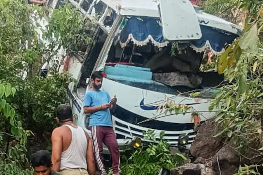 কাশ্মীরে তীর্থযাত্রীদের বাসে হামলায় বাড়ল মৃতের সংখ্যা, শুরু NIA তদন্ত, জঙ্গিদের তল্লাশিতে সেনা