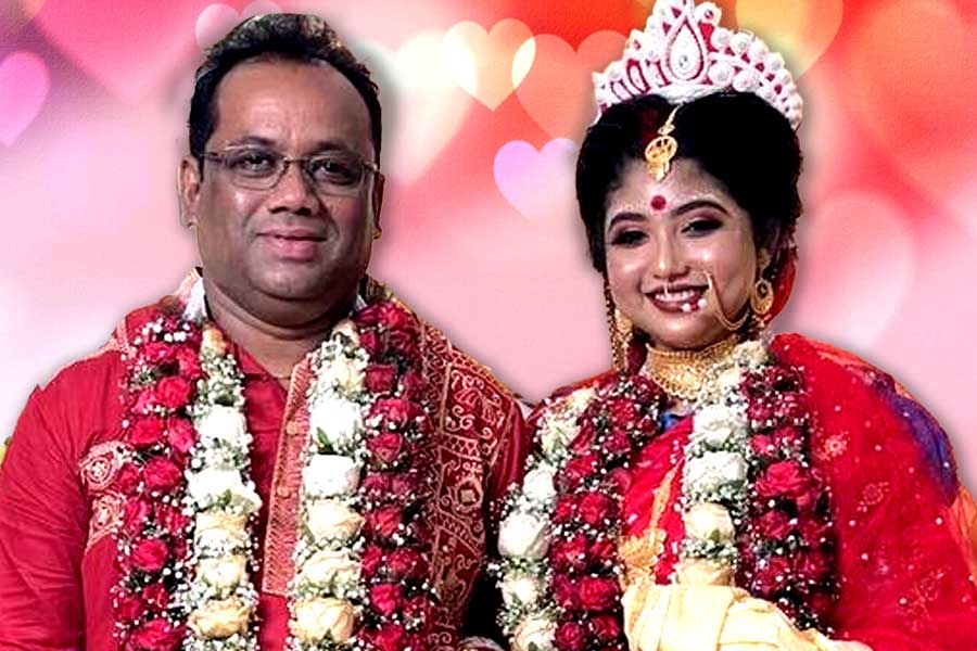 ভোটে হার তাতে কী! মালাবদল করলেন বারাসতের বিজেপির প্রার্থী স্বপন মজুমদার, পাত্রী বনগাঁরই