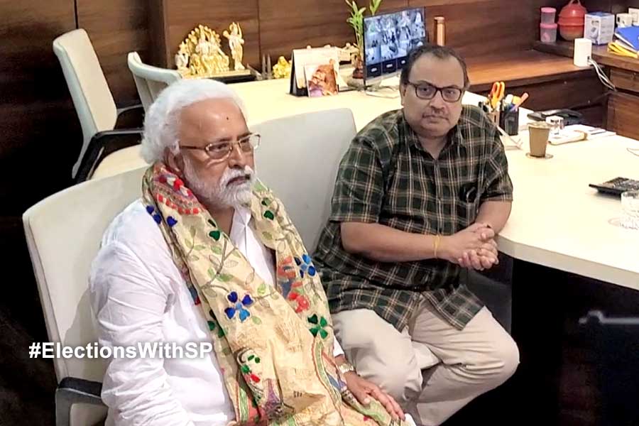 সব ঠিকাছে! ভোটের দিন কুণাল-সাক্ষাতে হঠাৎ হাজির সুদীপ