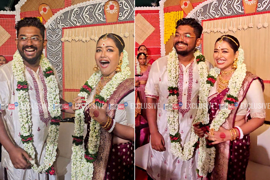 ছিমছাম অনুষ্ঠানে বিয়ে সারলেন সোহিনী-শোভন, দেখুন অ্যালবাম