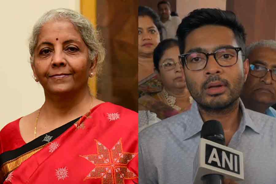 বাজেটে বাংলাকে বঞ্চনা! নির্মলাকে পালটা দিয়ে শ্বেতপত্র প্রকাশের দাবি অভিষেকের