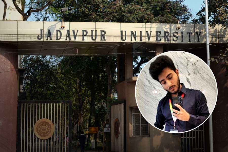 মা-বাবার জন্য বিপুল বেতনের মার্কিনি চাকরিতে না! নতুন প্রজন্মকে এর পরও ‘স্বার্থপর’ বলা হবে?