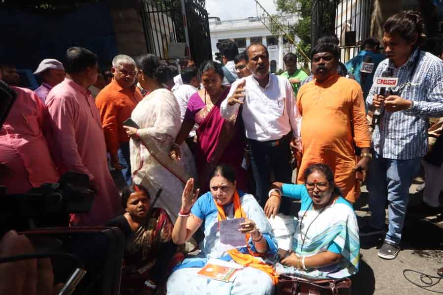 নীতি-বৈঠকে মমতার ‘অপমানে’ উত্তাল বিধানসভা, ওয়াকআউট বিজেপির