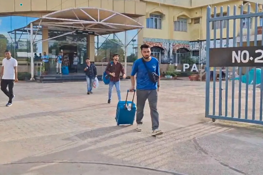 অশান্ত বাংলাদেশে মৃত বেড়ে ১১৫, নিরাপদে দেশে ফিরল ১০০০ ভারতীয় পড়ুয়া!