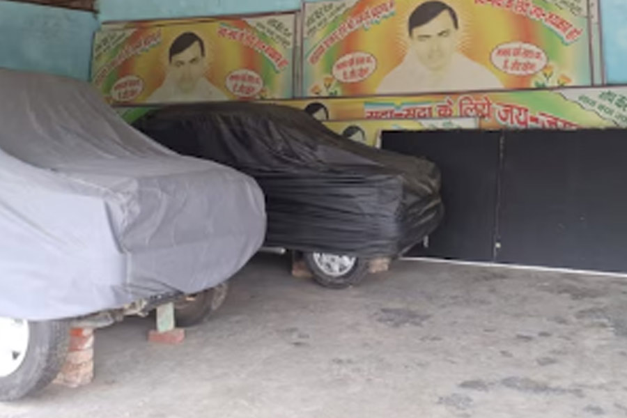 লখিমপুরেও ছিল ভোলে বাবার আস্তানা, ভিতরে বিলাসবহুল গাড়ি, সোনার সিংহাসন!