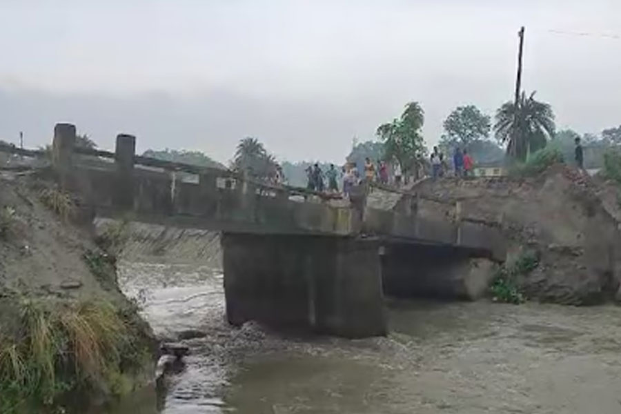 এবার বিহারে হুড়মুড়িয়ে ভাঙল দুটি সেতু! ১৫ দিনে ৭টি দুর্ঘটনায় চিন্তিত প্রশাসন