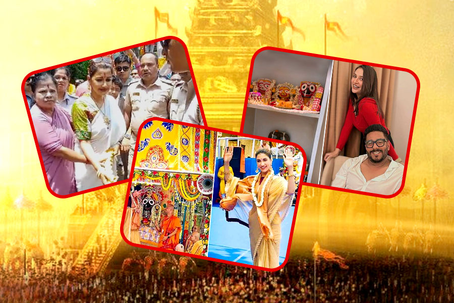 সংসদীয় এলাকায় রথ টানলেন রচনা-সায়নী, মনামীর পাতে খিচুড়ি ভোগ, ঘরোয়া আয়োজন রাজশ্রীর