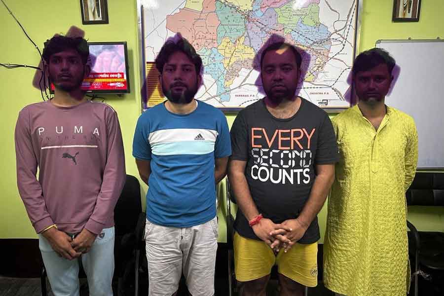 ১২ ঘণ্টায় ডোমজুড়ের জালান কমপ্লেক্সে ডাকাতির কিনারা, গ্রেপ্তার ৪