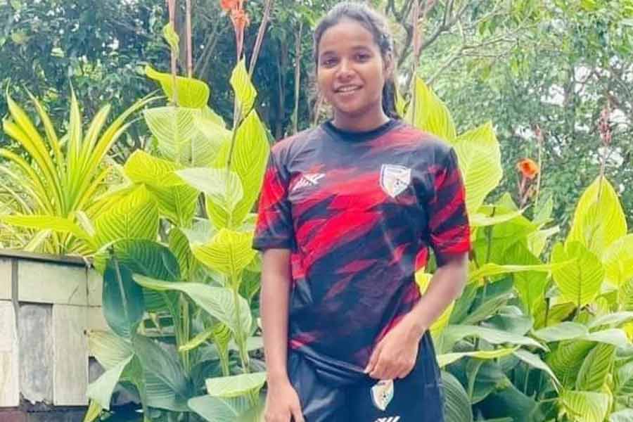 আন্তর্জাতিক মহিলা ফুটবলে জঙ্গলমহলের মৌসুমী, দেশের জার্সি গায়ে নামবেন মায়ানমারের বিরুদ্ধে