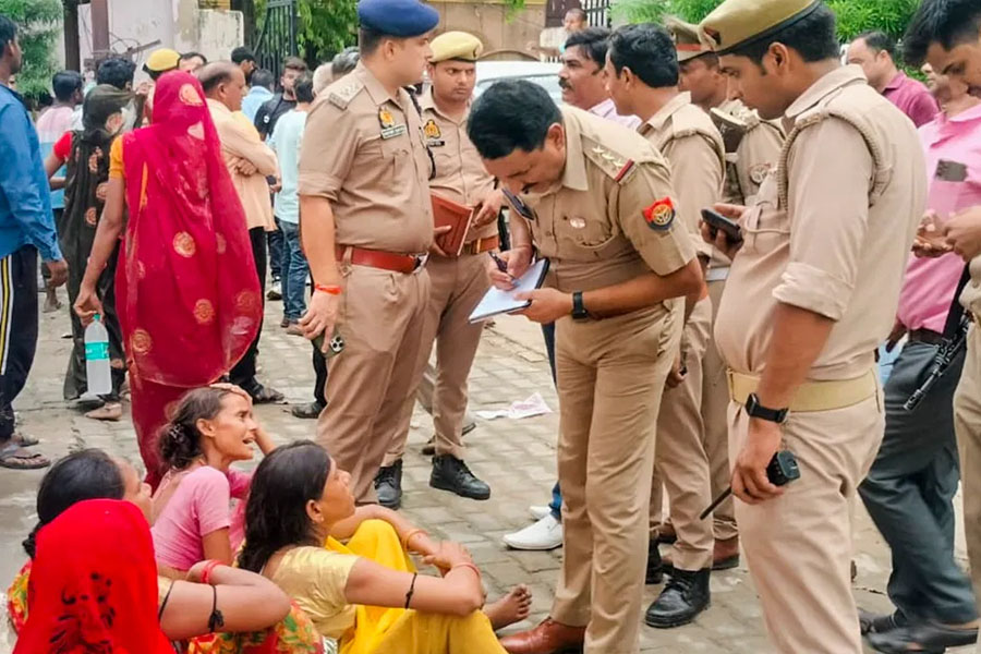পরিকল্পিত ষড়যন্ত্র! হাথরাস কাণ্ডে যোগীকে ৮৫০ পাতার রিপোর্ট পেশ SIT-র