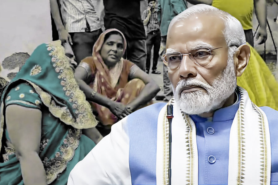 হাথরাস কাণ্ডে ভাষণ থামিয়ে সংসদে শোকপ্রকাশ মোদির, মৃত্যুমিছিলের দায় খুঁজছে প্রশাসন