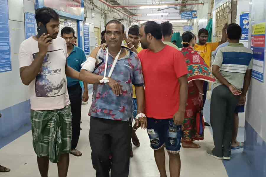 পাওনাদারের সহানুভূতি আদায়ে নিজেকেই গুলি ব্যবসায়ীর! মগরাহাট কাণ্ডে হতবাক পুলিশ