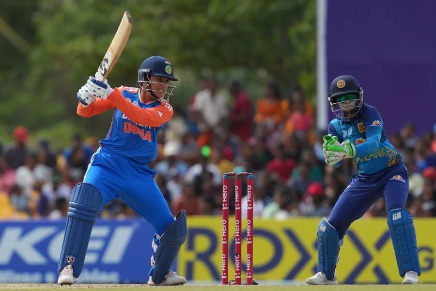 ব্যর্থ রিচা-স্মৃতির লড়াই, এশিয়া কাপের ফাইনালে শ্রীলঙ্কার কাছে হার ভারতের মেয়েদের