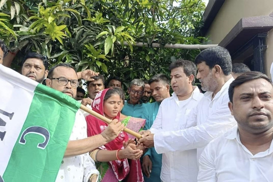 মুর্শিদাবাদে ফের বাম-কংগ্রেস জোটে ভাঙন, রানিনগরে তৃণমূলে যোগ দুই পঞ্চায়েত প্রধানের