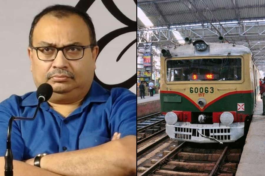 একুশের সমাবেশে বিঘ্ন ঘটাতে লোকাল বাতিল! কুণালের পোস্টের পরই সিদ্ধান্ত বদল রেলের