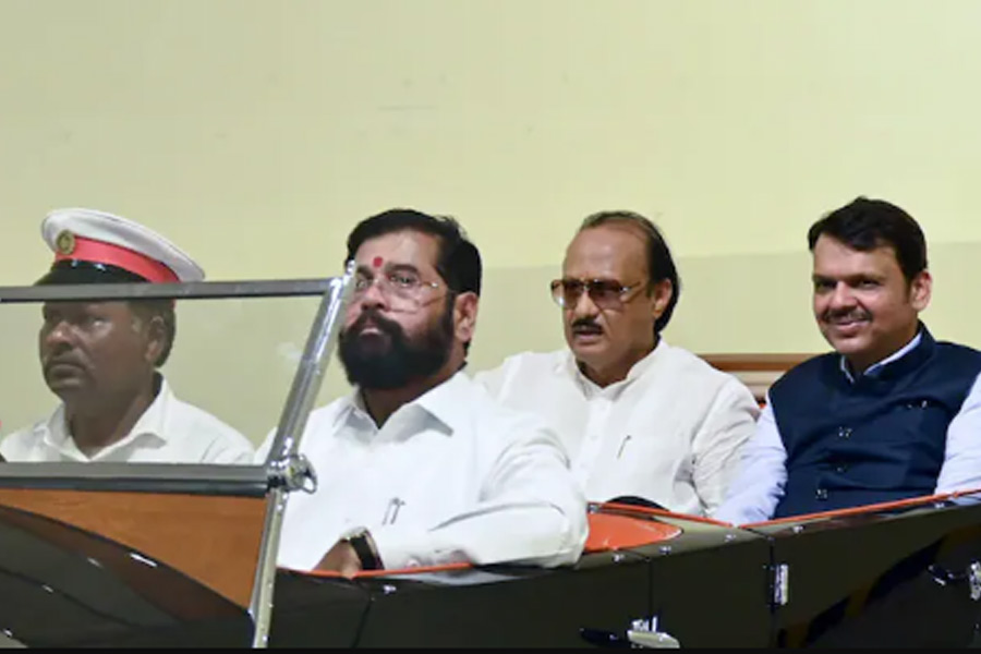 মহারাষ্ট্রে বিধান পরিষদ নির্বাচনে গেরুয়া শিবিরের জয়জয়কার, চাপে বিরোধীরা