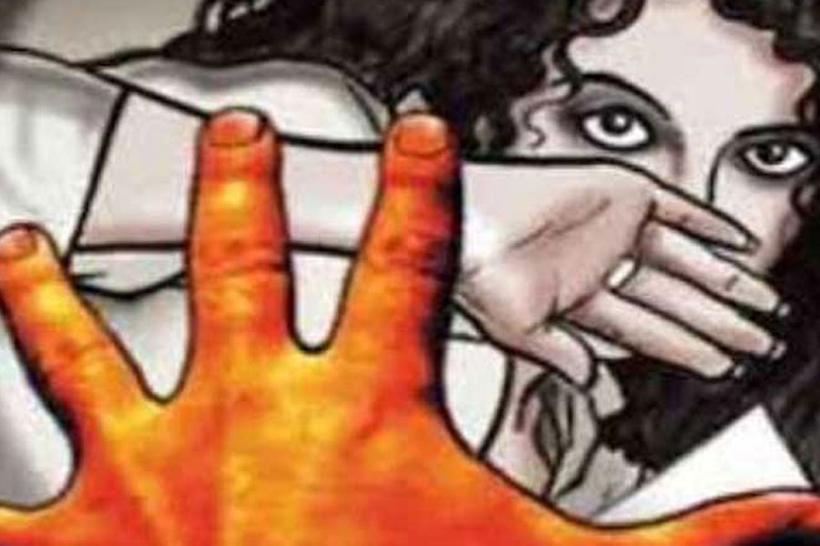 রাস্তায় সাইড না পেয়ে মহিলার উপর চড়াও বৃদ্ধ গাড়িচালক, মেরে নাক ফাটানোর অভিযোগ