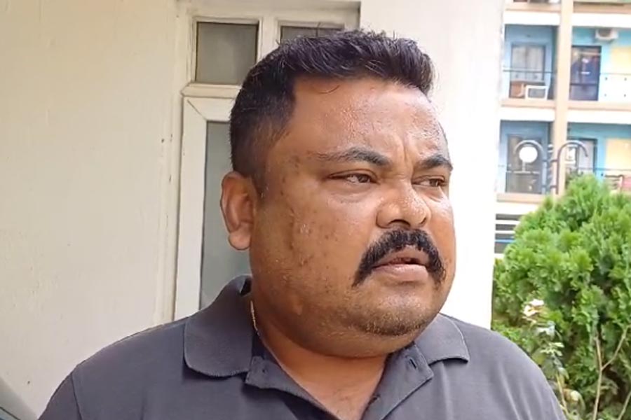 দলীয় কার্যালয়ে সালিশি সভায় বেধড়ক মার! কাঠগড়ায় রাজারহাটের তৃণমূল নেতা