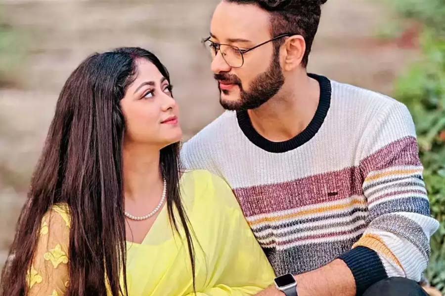 ফেক অ্যাকাউন্ট খুলে সুস্মিতার সঙ্গে প্রেমের গুঞ্জন, বিপাকে পড়ে কী বললেন সাহেব?