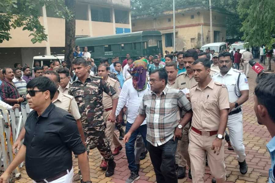 CID হেফাজতে সুবোধ, কড়া প্রহরায় কলকাতার পথে ‘গ্যাংস্টার’