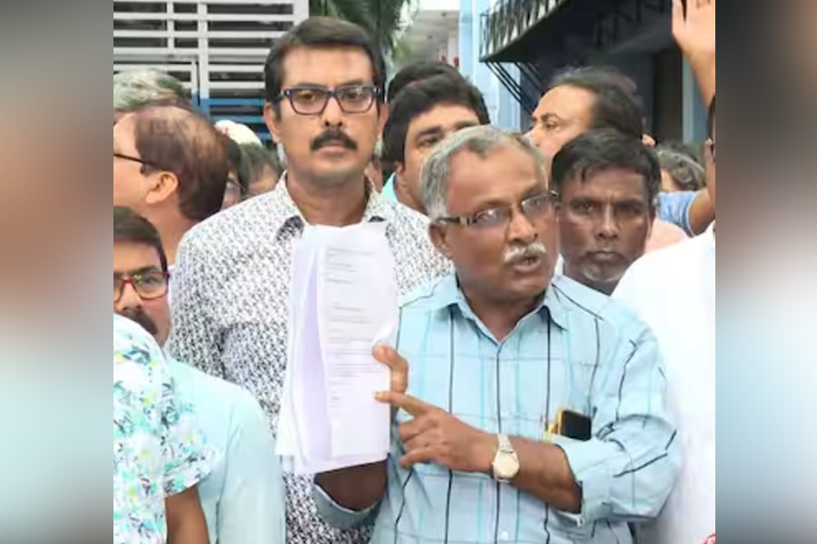 ‘পরিচালক হিসেবে রাহুলকে চাই না’ দাবি টেকনিশিয়ানদের! অবস্থানে অনড় ফেডারেশন