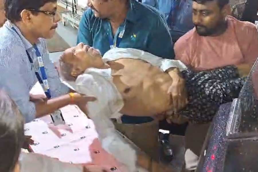 রাতভর একাধিক শারীরিক পরীক্ষা মুকুলের, হয়েছে স্ক্যানও, কেমন আছেন তিনি?
