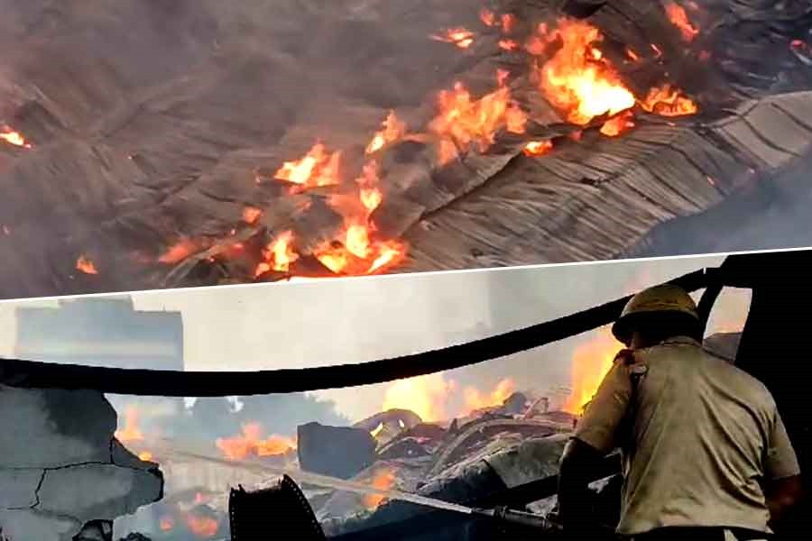 যশোর রোডে গেঞ্জির কারখানায় ভয়াবহ আগুন, ঘটনাস্থলে দমকলের ৩০ ইঞ্জিন