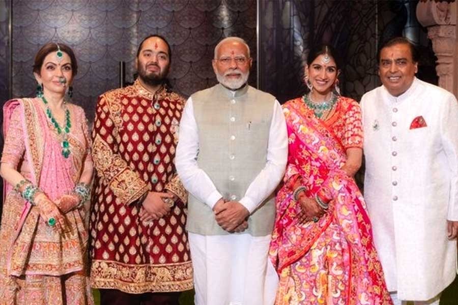 অনন্ত-রাধিকাকে আশীর্বাদে হাজির প্রধানমন্ত্রী নরেন্দ্র মোদি, এলেন শঙ্করাচার্যও