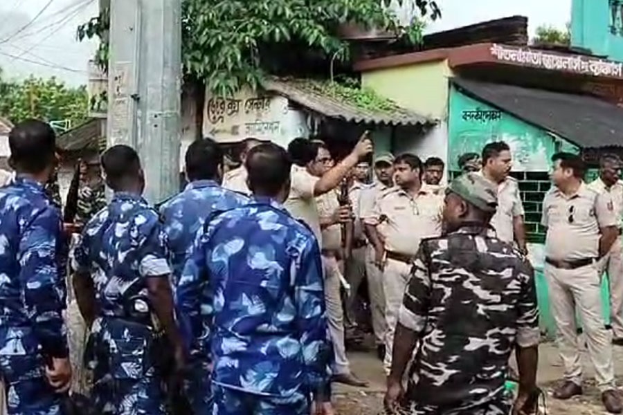 পঞ্চায়েত সমিতির বৈঠক ঘিরে ধুন্ধুমার খানাকুলে! মাথা ফাটল সভাপতির