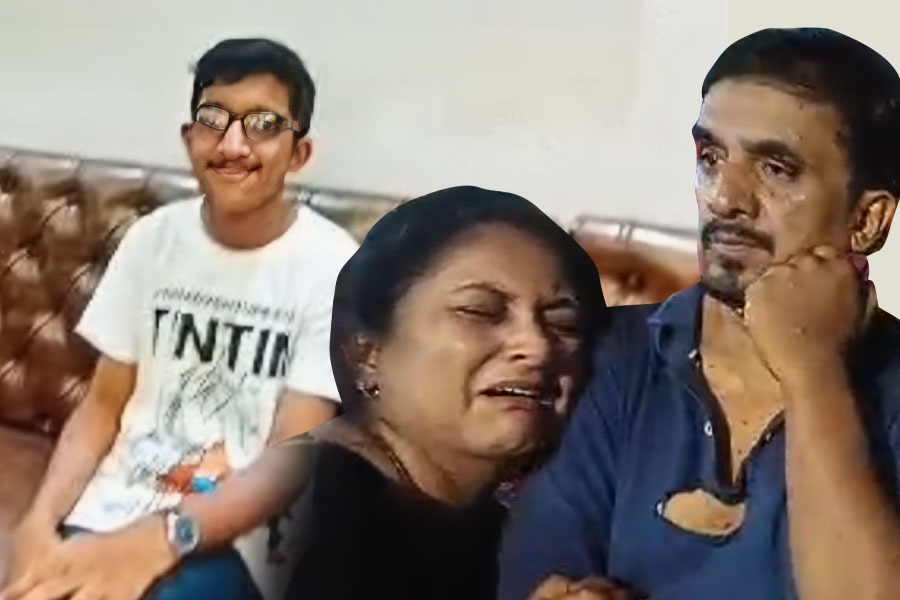 দেহ দেখতে ‘বাধা’, দুর্ঘটনায় মৃত তেঘরিয়ার ছাত্রের পরিবারকে ‘হেনস্তা’ পুলিশের