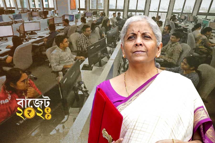 বাজেটে বেতনভুক কর্মীদের আয়কর স্বস্তি, নতুন কর কাঠামোয় বদল