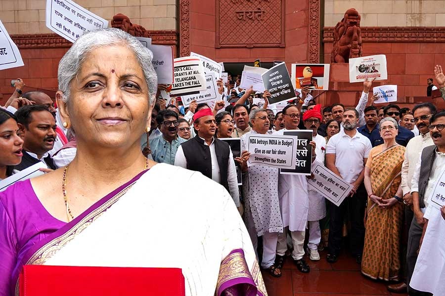‘বাজেটে কোনও রাজ্যকেই অবহেলা করা হয়নি’, বিরোধীদের বিক্ষোভের মাঝে সাফাই অর্থমন্ত্রীর