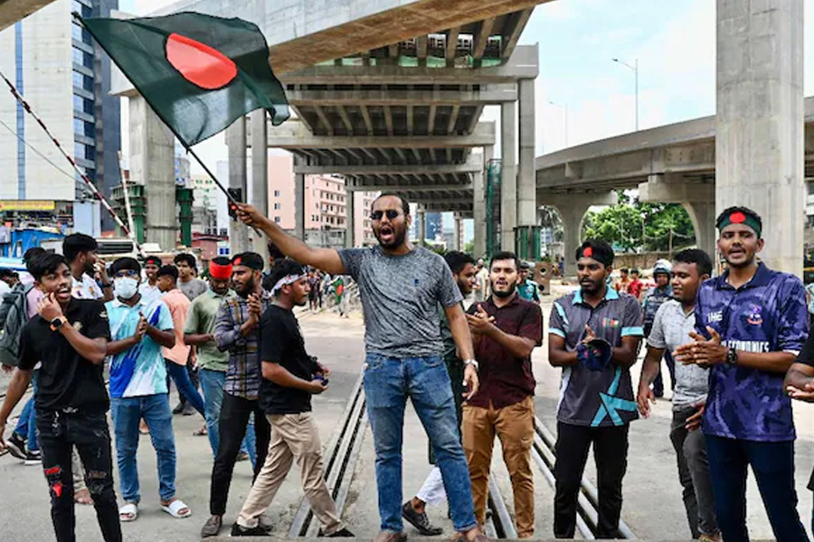 ছাত্র আন্দোলনে অগ্নিগর্ভ বাংলাদেশ, ‘আর যেন না হয় রক্তপাত’, বার্তা তামিম-শান্তদের