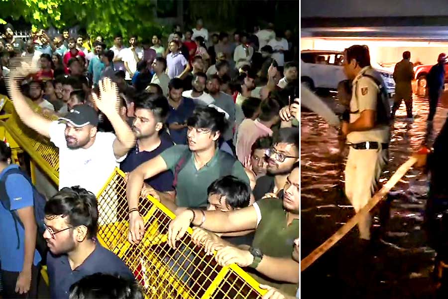 ভারী বৃষ্টিতে জলমগ্ন কোচিং সেন্টারের বেসমেন্ট, ডুবে মৃত্যু তিন IAS পড়ুয়ার