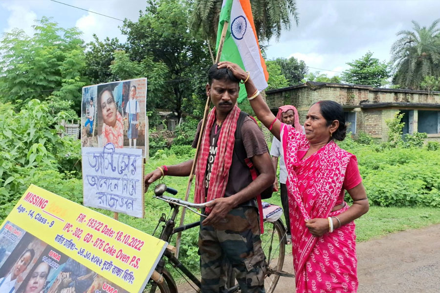 ‘খুন’ বোন, নিখোঁজ ভাগ্নে-ভাগ্নি! সুবিচারের আশায় দুর্গাপুর থেকে সাইকেলে রাজভবনে যুবক