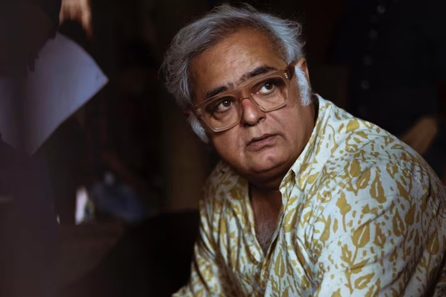 ‘বারবার ম্যানেজার…’, আধার কার্ডের অফিসে হেনস্তার শিকার জনপ্রিয় পরিচালক হনসলের মেয়ে